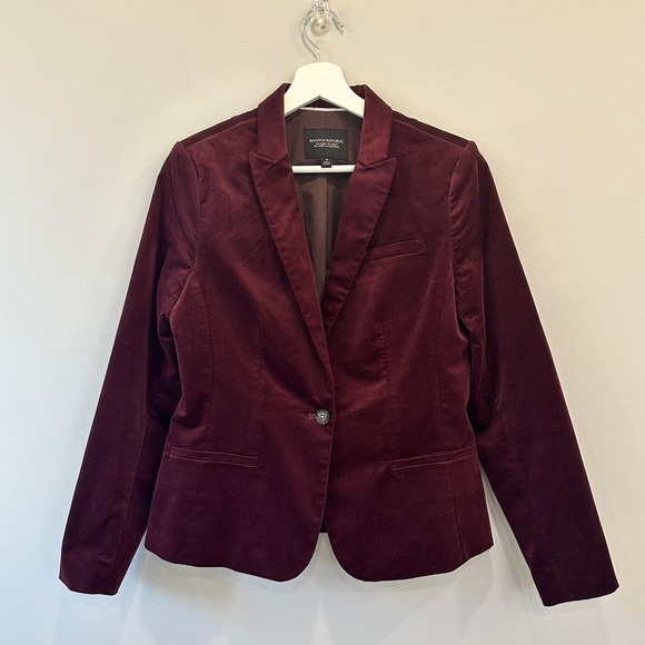 Banana Republic Jackets & Blazers - Banana Republic Velvet Classic Fit Blazer